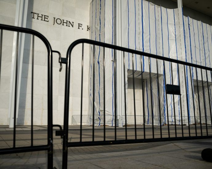One Republican Blocks Attempt to Save Kennedy Center From The Traitor