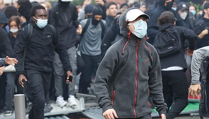 french-students-blockade-schools-nationwide-to-demand-more-resources