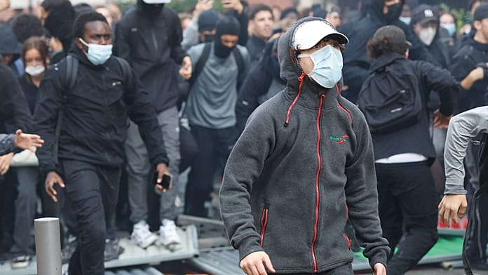 french-students-blockade-schools-nationwide-to-demand-more-resources