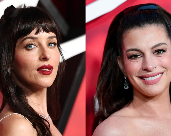 dakota-johnson-says-kissing-anne-hathaway-in-‘verity’-is-‘the-best-thing-in-the-world’