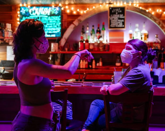 a-mask-mandate-drama-at-a-lesbian-bar-might-become-hollywood’s-next-binge-worthy-series
