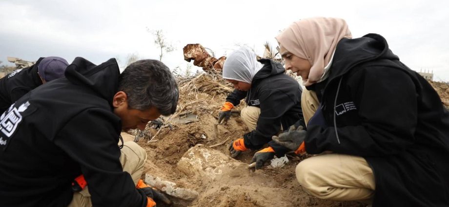 palestinian-archaeologists-race-against-time-to-save-gaza’s-heritage