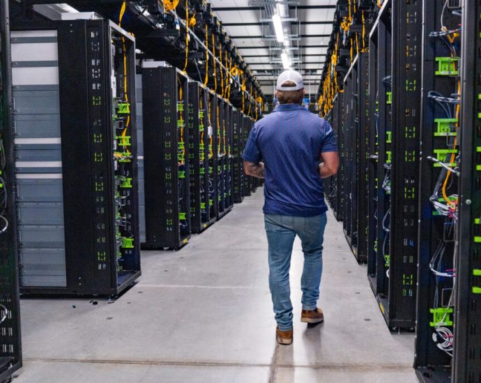 meta-announces-large-solar-purchase-agreement-in-texas,-but-it’s-powering-some-data-centers-with-gas