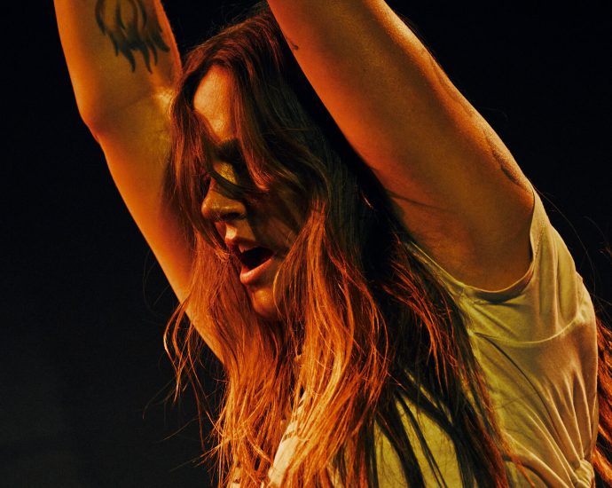 tove-lo-brings-‘estrus’-to-life-at-the-greek-theatre-before-taking-over-tinder’s-la-afterparty