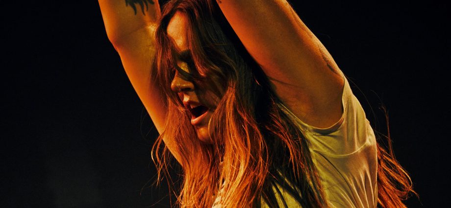 tove-lo-brings-‘estrus’-to-life-at-the-greek-theatre-before-taking-over-tinder’s-la-afterparty