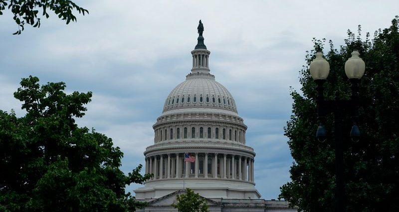 Senate blocks bill restricting stock trading by members of Congress
