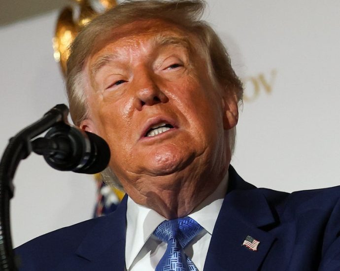 traitor-47-hands-his-critics-an-irresistible-’s**tty-job’-sound-bite