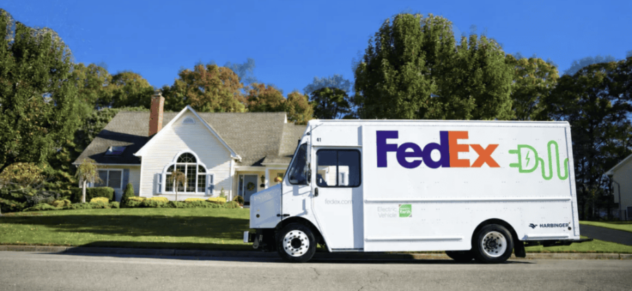 a-“harbinger”-of-the-end-of-the-age-of-pilots:-fedex-orders-2,000-electric-trucks