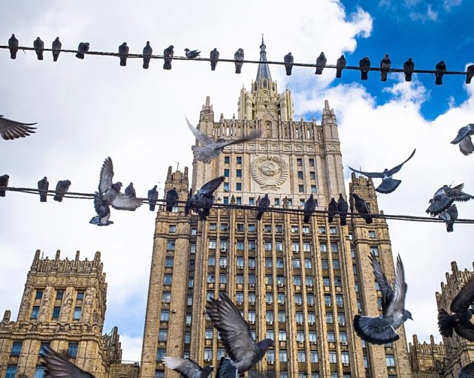 russia-expels-hungarian-diplomats-as-budapest-breaks-with-orban-era