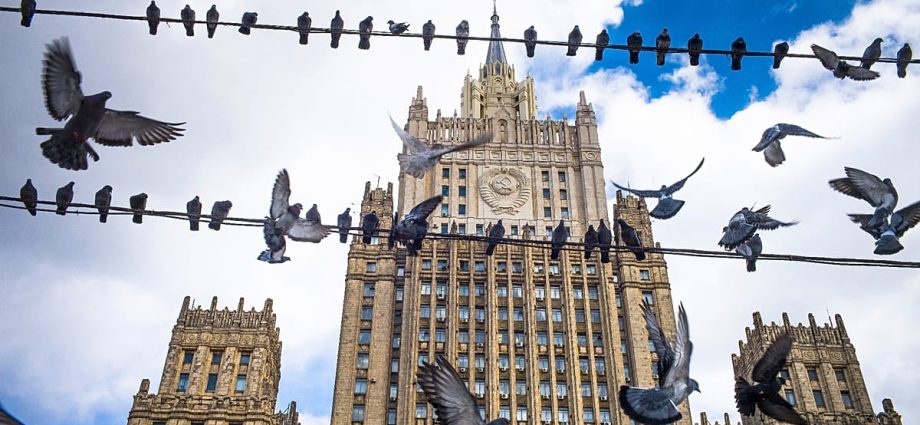 russia-expels-hungarian-diplomats-as-budapest-breaks-with-orban-era