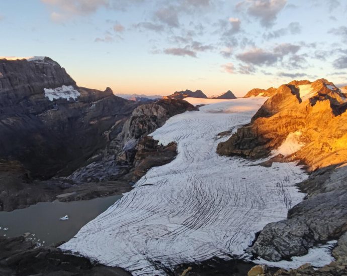 swiss-glaciers-suffer-another-year-of-record-ice-loss