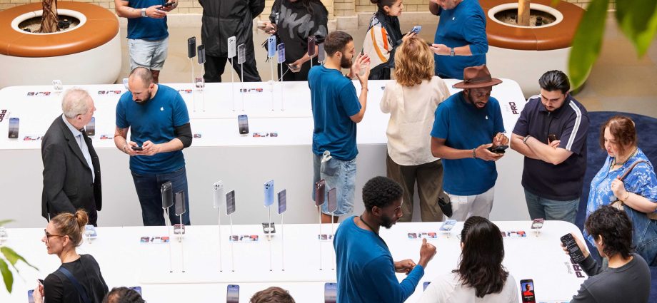 will-‘move-fast,-ship-quicker’-kill-the-apple-brand?