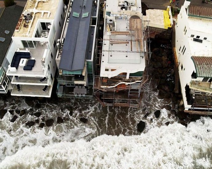 Powerful ‘Kelvin wave’ triggered by super El Niño threatens to raise sea levels off the California coast for months
