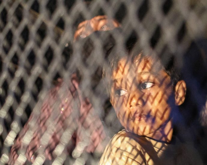 ‘they-are-crying’:-refugees-in-malaysia-in-fear-amid-myanmar-deportation