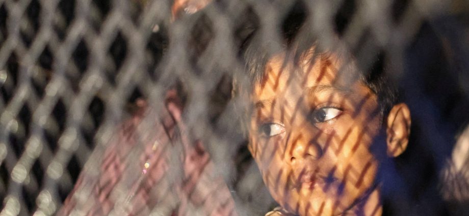 ‘they-are-crying’:-refugees-in-malaysia-in-fear-amid-myanmar-deportation
