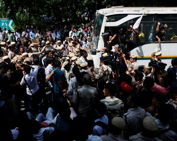indian-authorities-clamp-down-as-‘cockroach’-movement-launches-new-protests