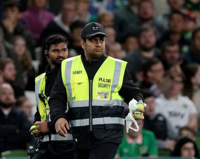 protests-disrupt-ireland-football-match-with-‘palestine-tennis-balls’