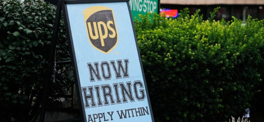us-job-growth-slows-as-unemployment-rises-before-midterm-elections