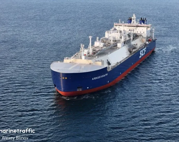 sanctions-keep-catching-russia’s-gas-tankers,-so-moscow-is-building-new-ones,-uk-says