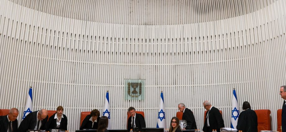 israel’s-supreme-court-overturns-election-panel-ban-on-arab-parties