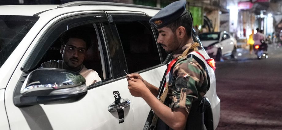 iran-war-live:-fighting-intensifies-in-yemen,-hundreds-killed-or-injured