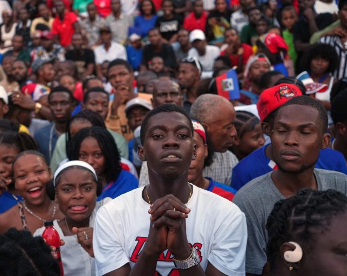 dominican-republic-bans-haiti-from-its-stadiums-after-football-fans-clash