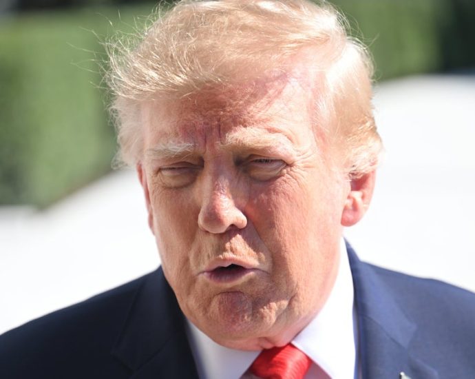 the-traitor’s-‘despicable’-white-house-photo-display-draws-outrage