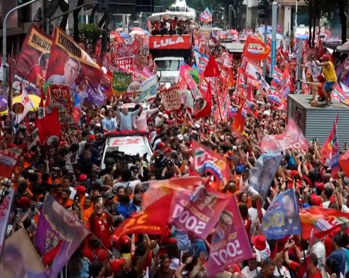 brazil’s-lula-and-bolsonaro-draw-thousands-as-campaigns-near-end