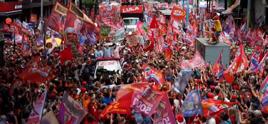 brazil’s-lula-and-bolsonaro-draw-thousands-as-campaigns-near-end