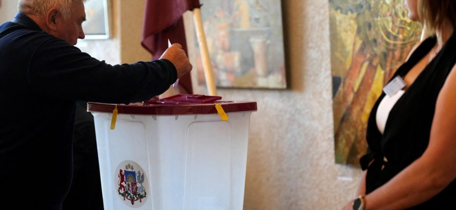 polls-open-in-latvia-against-backdrop-of-perceived-russia-threat