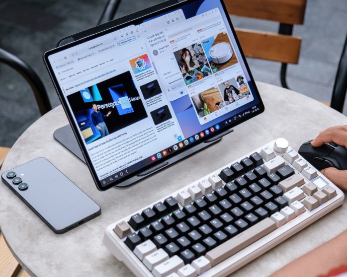This Quick Galaxy Tablet Setting Turns Your Device Into A Second Monitor