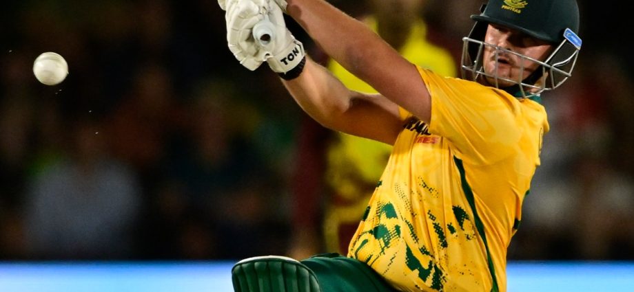 south-africa’s-pretorius-smashes-gayle’s-t20-cricket-record-score