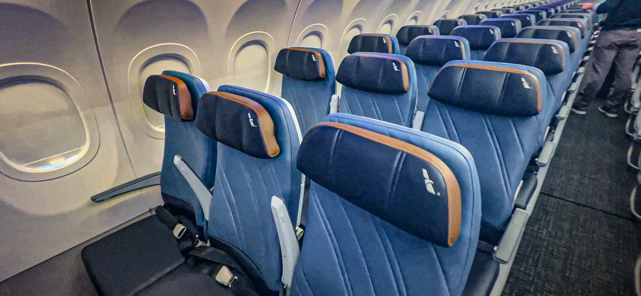 why-american-airlines-elites-booking-basic-economy-in-2027-now-earn-nothing-&-upgrade-to-nothing