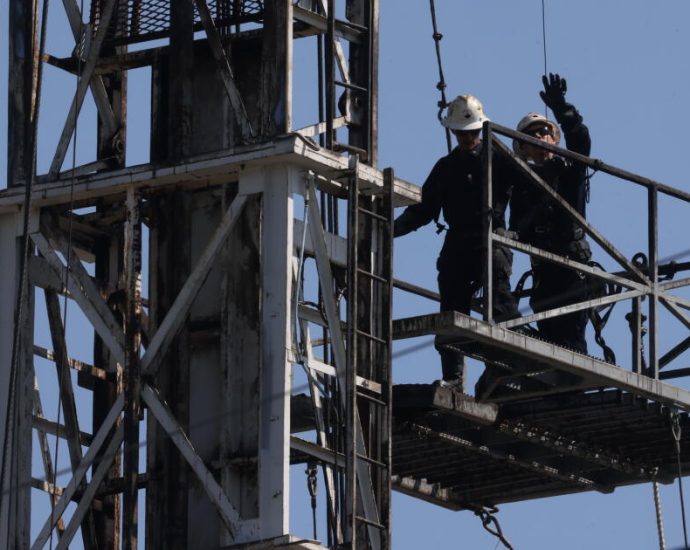 la.-considers-the-rare-closure-of-an-active-oil-site-in-jefferson-park
