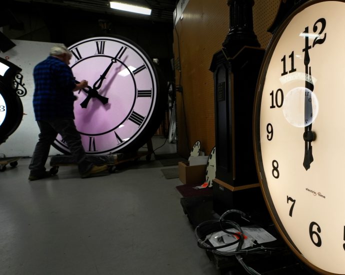 the-traitor-puts-arkansas-senator-on-speed-dial-in-daylight-saving-time-fight