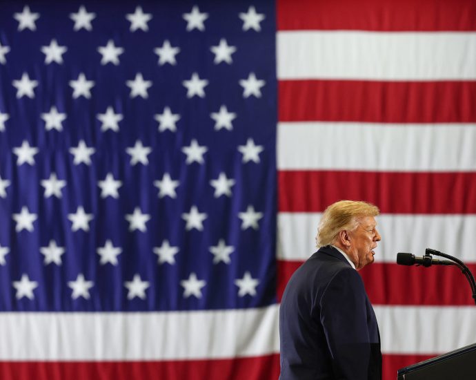 the-traitor,-campaigning-in-ohio,-says-the-midterms-will-bring-a-‘big-surprise’