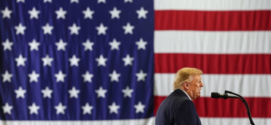the-traitor,-campaigning-in-ohio,-says-the-midterms-will-bring-a-‘big-surprise’
