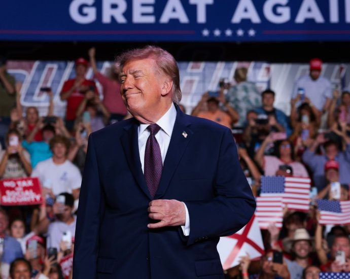 the-traitor-again-promises-$5,000-checks-but-few-americans-think-he’ll-send-them