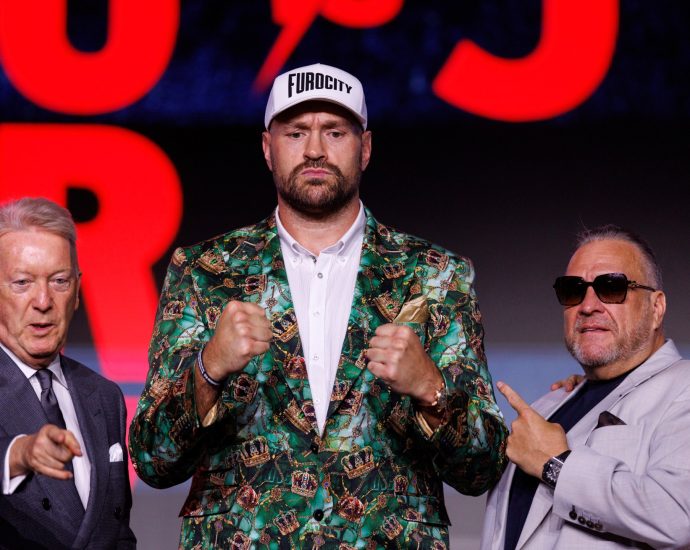 fury-to-invite-us-traitor-47-to-lead-ring-walk-before-joshua-fight