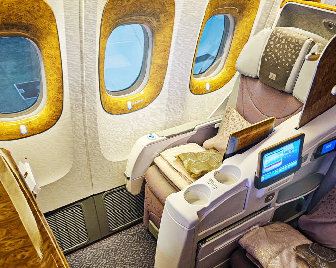 emirates-finally-killed-its-2-3-2-business-class-on-us-routes:-here’s-what-replaced-it