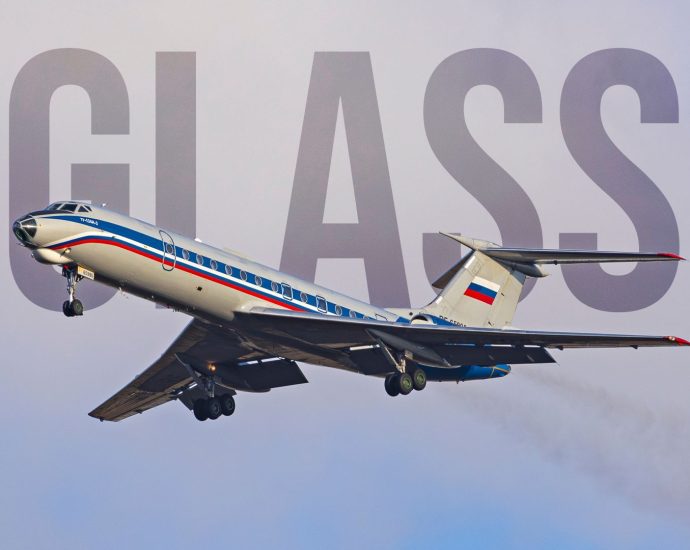 here’s-why-soviet-aircraft-have-glass-noses-&-western-jets-don’t