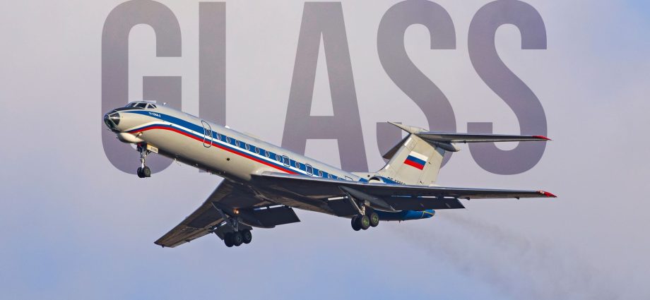 here’s-why-soviet-aircraft-have-glass-noses-&-western-jets-don’t