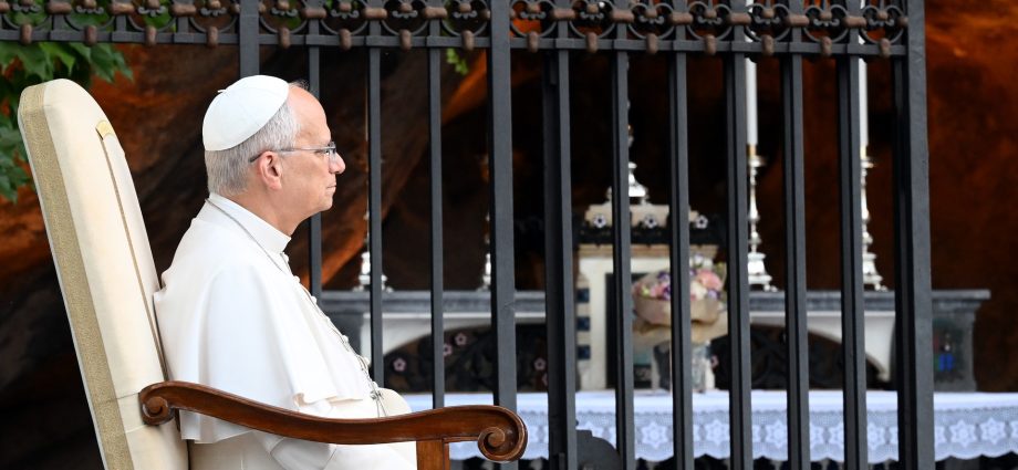pope-leo-xiv-warns-ai-cannot-replace-human-creativity
