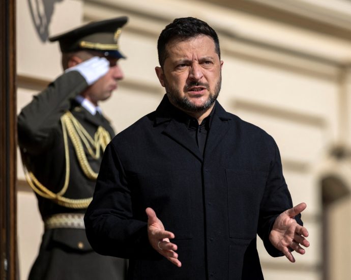 ukraine-ready-for-us-backed-talks-with-russia:-zelenskyy