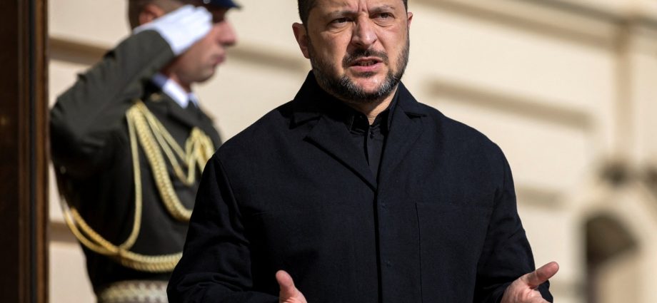 ukraine-ready-for-us-backed-talks-with-russia:-zelenskyy