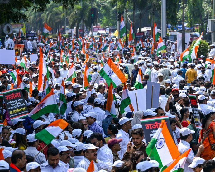 mass-protests-demanding-poll-chief-resignation-shake-india-for-third-day