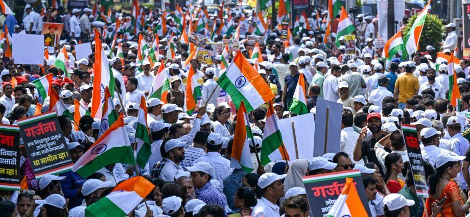 mass-protests-demanding-poll-chief-resignation-shake-india-for-third-day