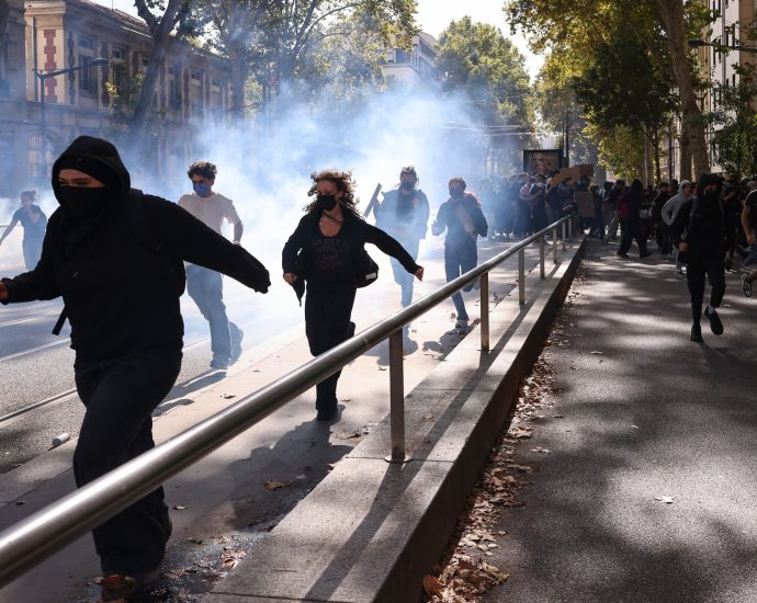 france-to-shutter-up-to-500-schools-as-more-student-protests-called