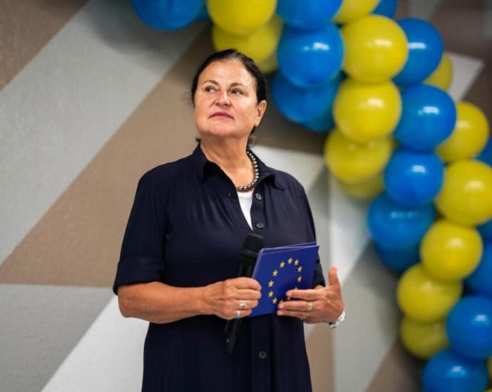 “we-are-staying”:-eu-embassies-remain-in-kyiv-after-russia-warns-diplomats-to-leave-or-risk-their-lives