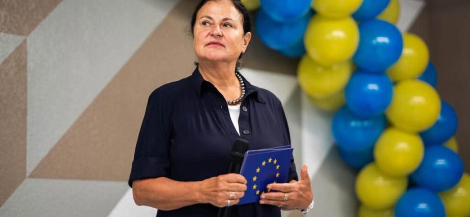 “we-are-staying”:-eu-embassies-remain-in-kyiv-after-russia-warns-diplomats-to-leave-or-risk-their-lives